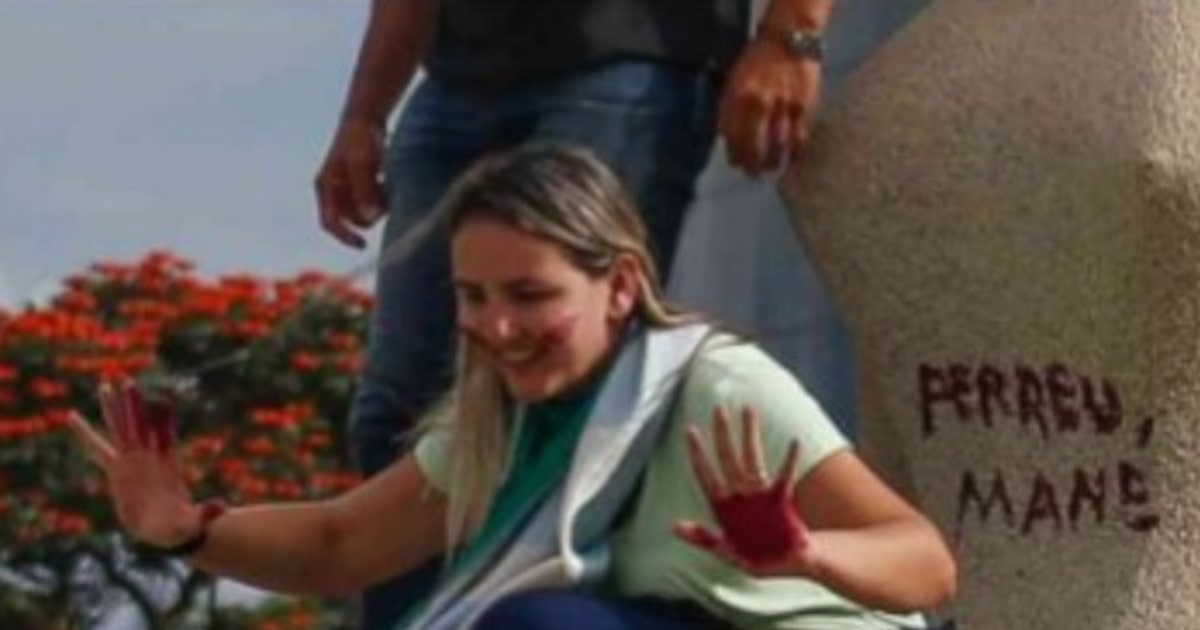 stf-condena-a-14-anos-de-prisao-cabelereira-que-pichou-‘perdeu,-mane’-em-estatua-com-batom