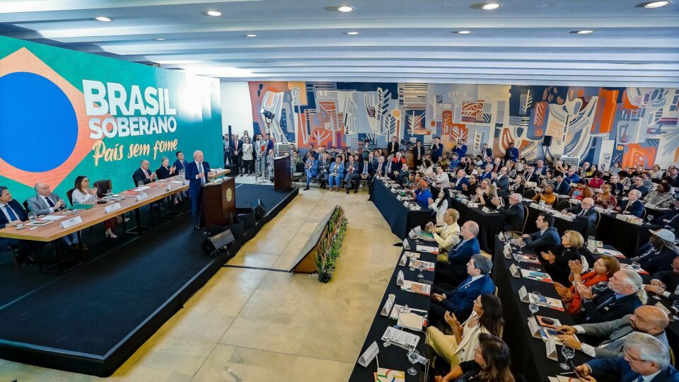em-nome-do-orgulho-proprio,-lula-prefere-prejuizos-a-economia-com-tarifas
