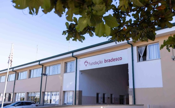 fundacao-bradesco-prepara-retomada-da-educacao-de-jovens-e-adultos-(eja)-em-2026