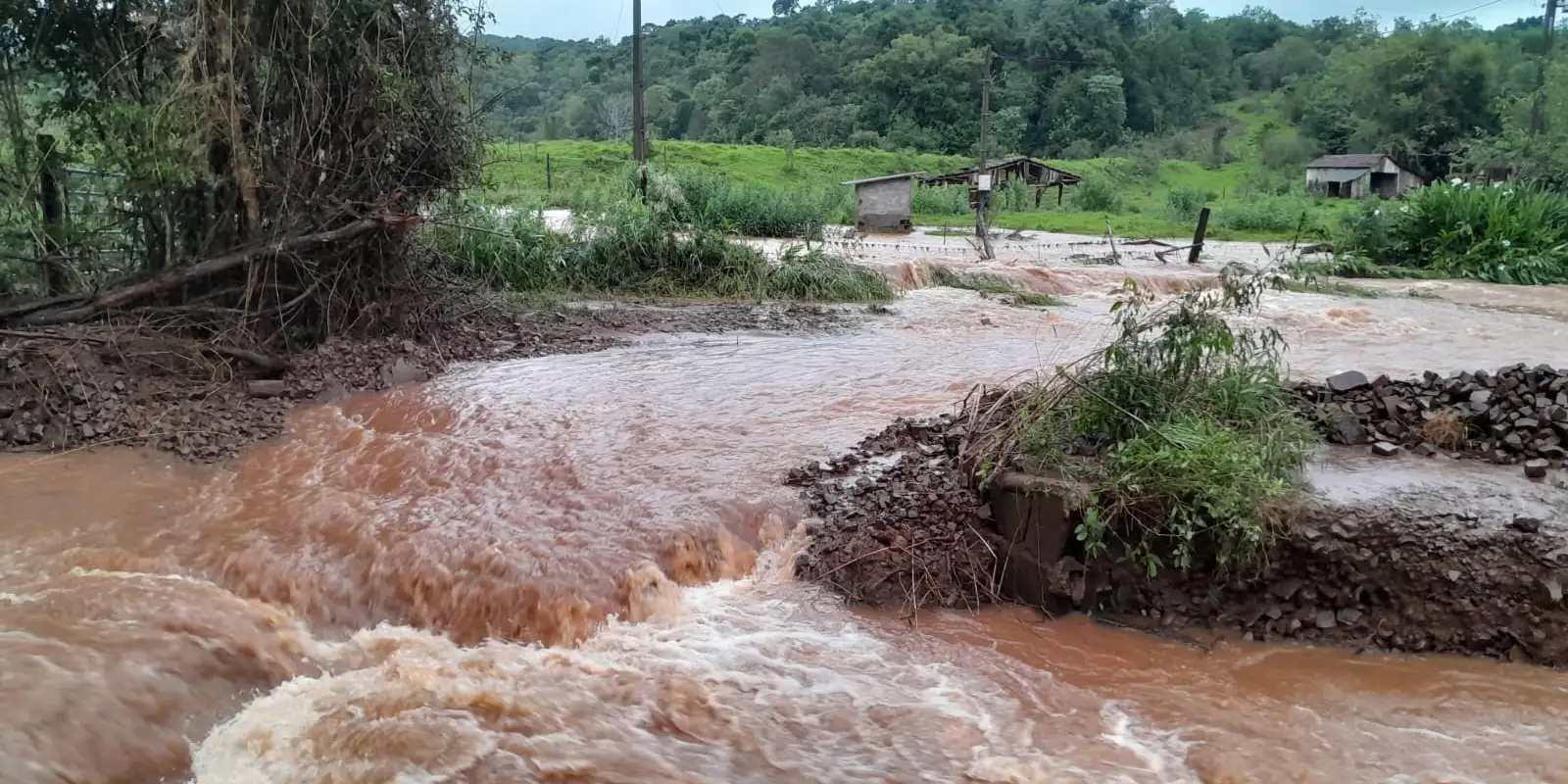 fortes tempestades-e-rajadas-de-vento-de-100-km/h-podem-atingir-o-rs