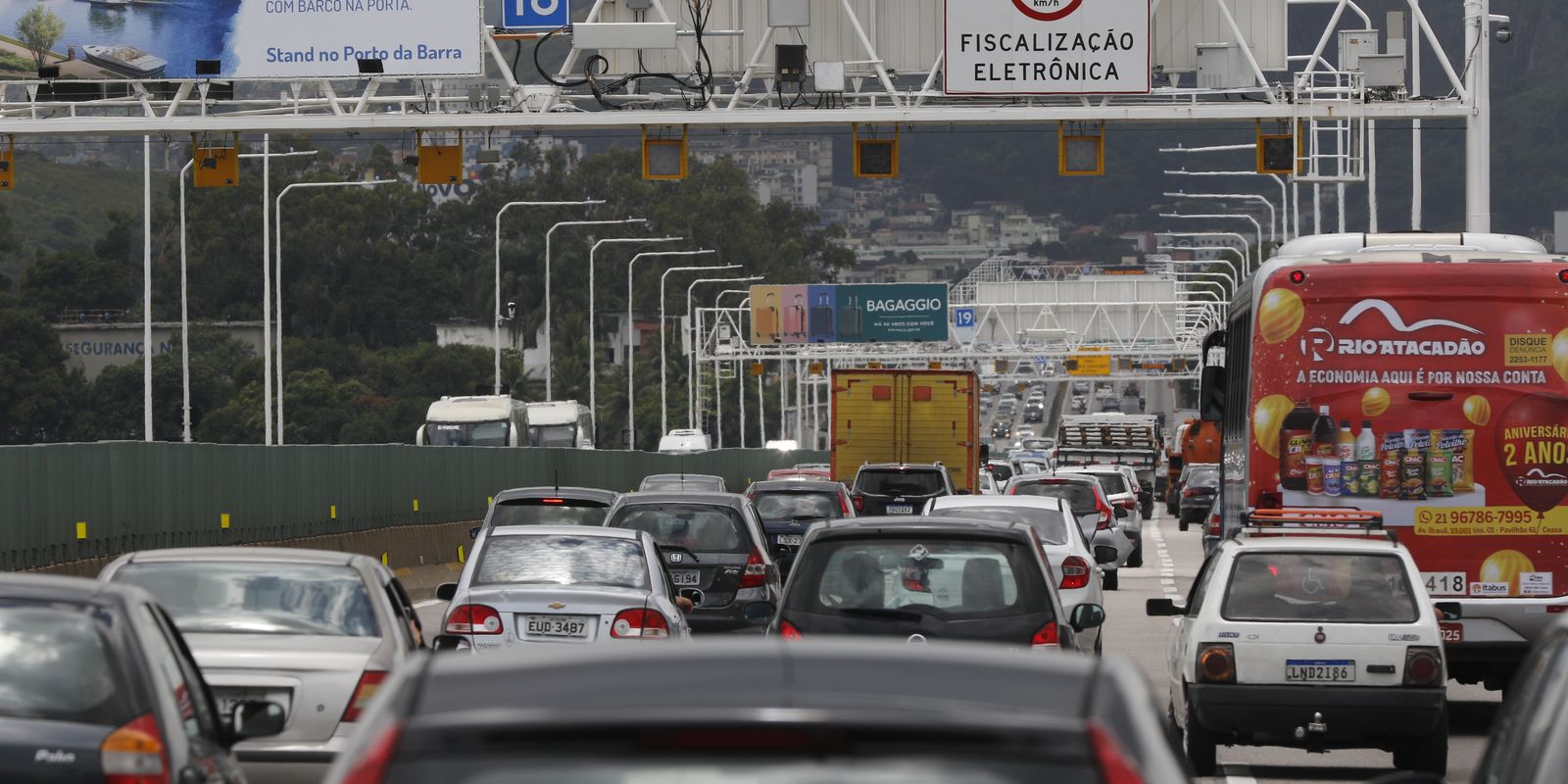 carro-e-o-principal-meio-de-transporte-para-o-trabalho,-diz-censo