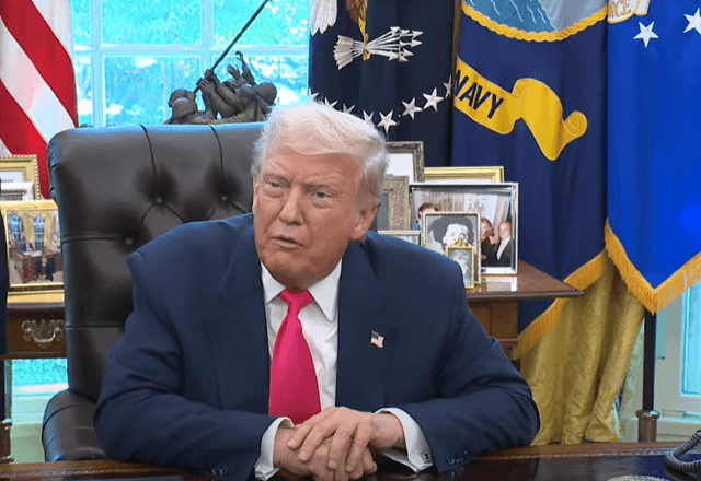 ataque-dos-eua-a-barco-na-venezuela-mata-seis-pessoas,-diz-trump