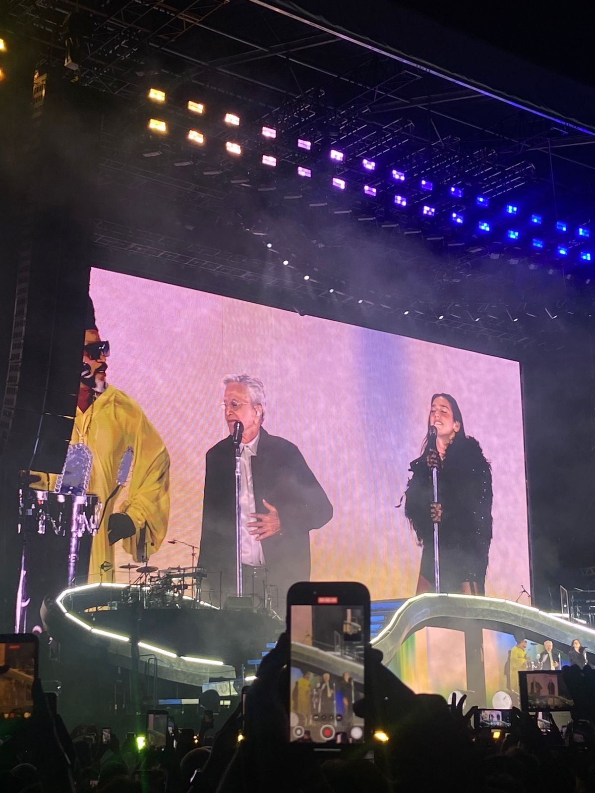 dua-lipa-traz-caetano-e-carlinhos-brown-e-transforma-disco-‘flopado’-em-show-pop-chique