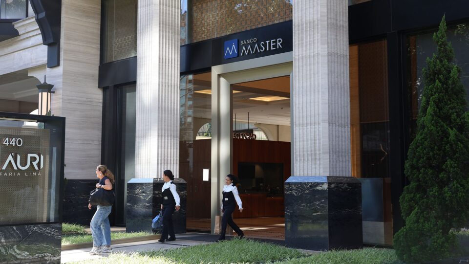 os-fios-soltos-do-fim-do-banco-master
