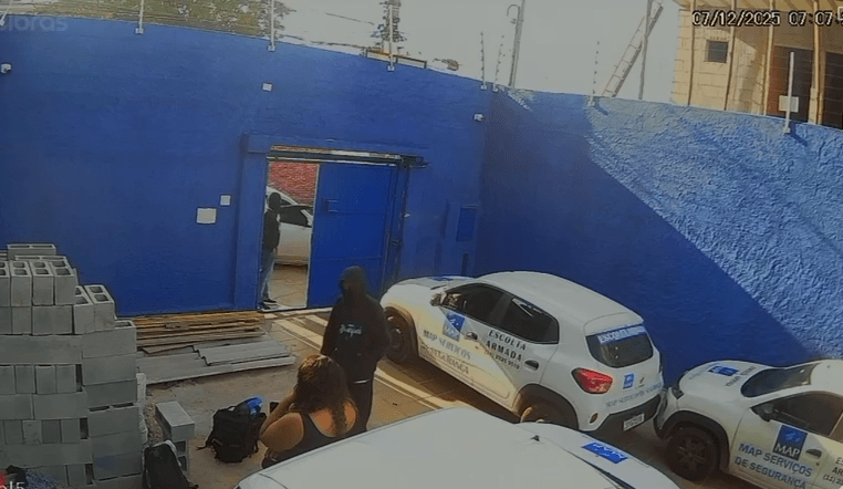 suspeitos-invadem-empresa-de-seguranca-e-roubam-35-armas-em-sp