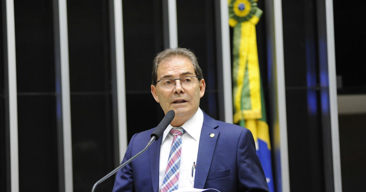 bolsonaro-deve-ter-pena-reduzida-para-dois-anos-e-quatro-meses-com-pl-da-dosimetria,-diz-relator