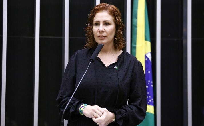 moraes-envia-ao-ministerio-da-justica-dados-sobre-onde-zambelli-cumprira-pena-se-for-extraditada