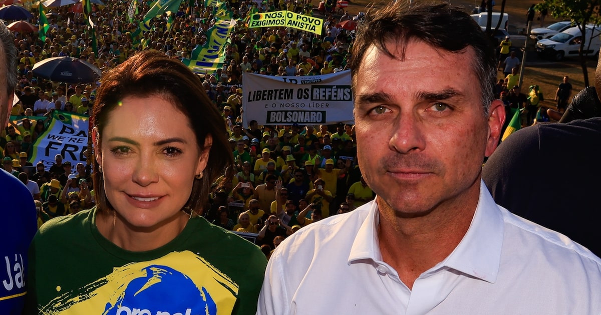 assessor-de-michelle-compartilhou-publicacoes-sobre-rejeicao-de-flavio-bolsonaro