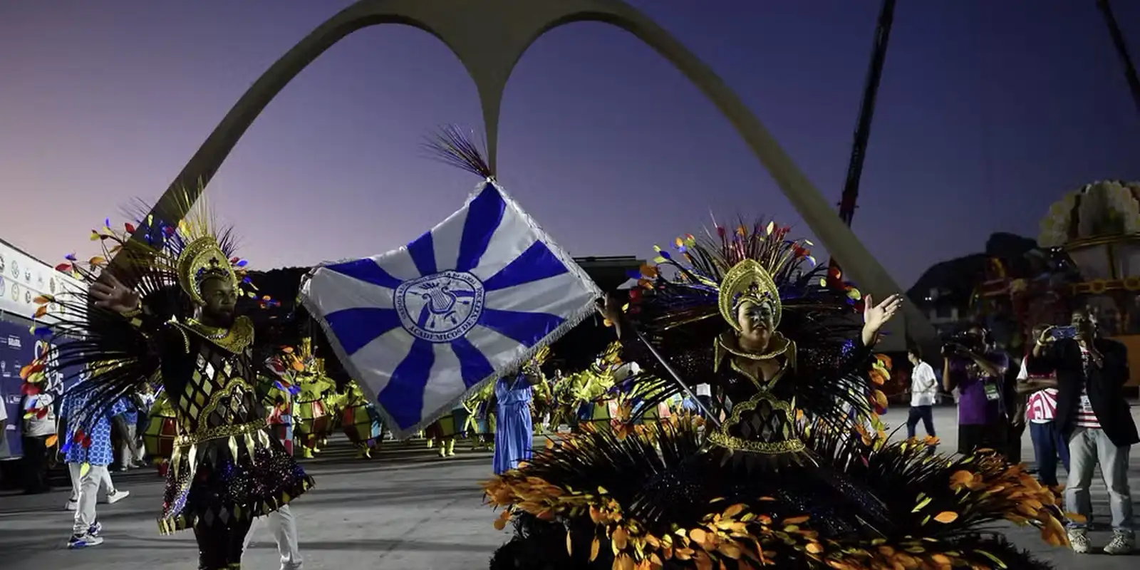 desfiles-do-grupo-especial-abrem-carnaval-com-enredos-potentes