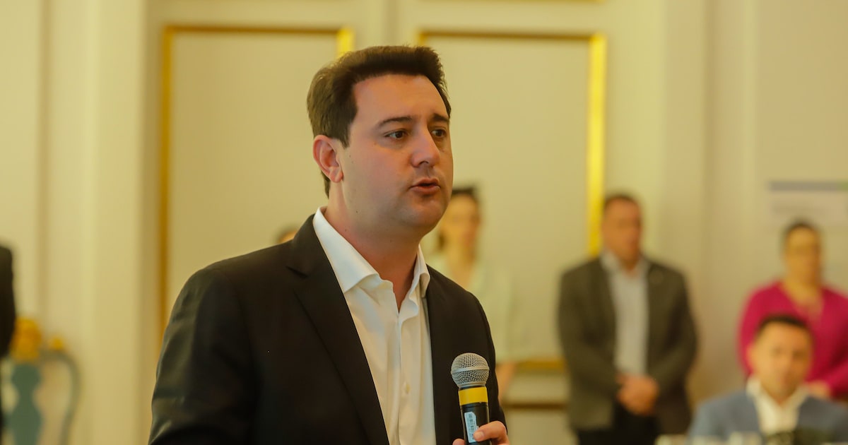 ratinho-jr.-elogia-escolha-de-caiado-para-disputar-presidencia-pelo-psd:-‘fonte-de-inspiracao’