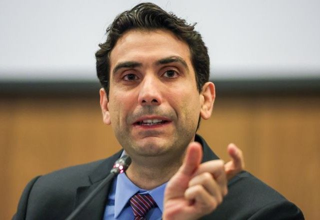 banco-central-apanha-tanto-ao-subir-quanto-ao-cortar-juros,-diz-galipolo