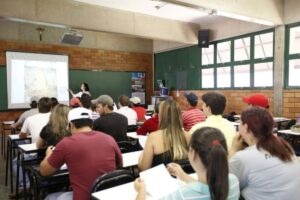 apenas-10%-dos-jovens-tem-a-graduacao-como-primeira-opcao-para-o-futuro,-mostra-pesquisa-da-globo