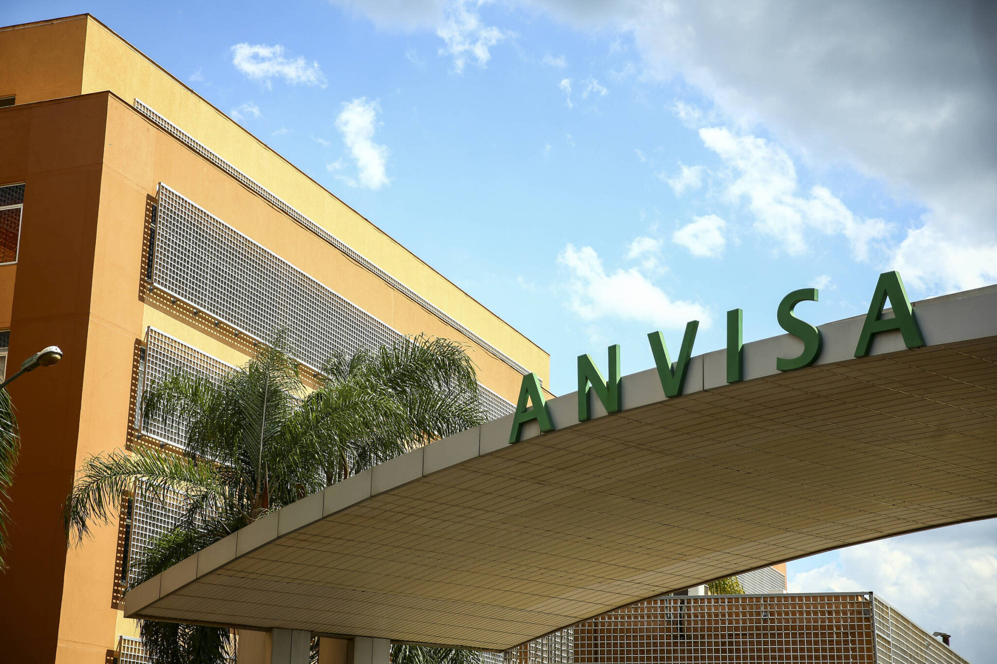 anvisa-propoe-que-fiocruz-analise-insumos-de-emagrecedores-de-farmacias-de-manipulacao