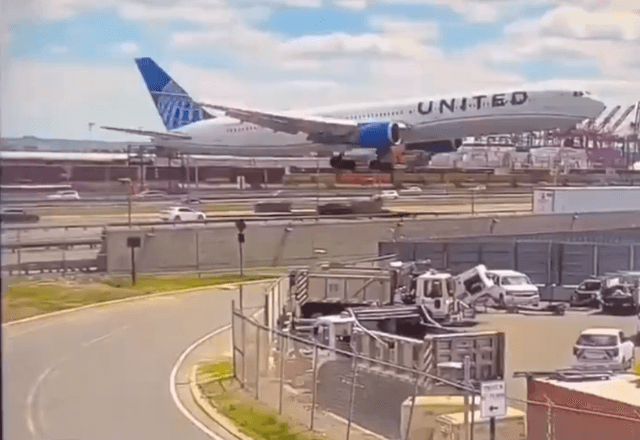 video:-aviao-atinge-caminhao-durante-pouso-nos-eua