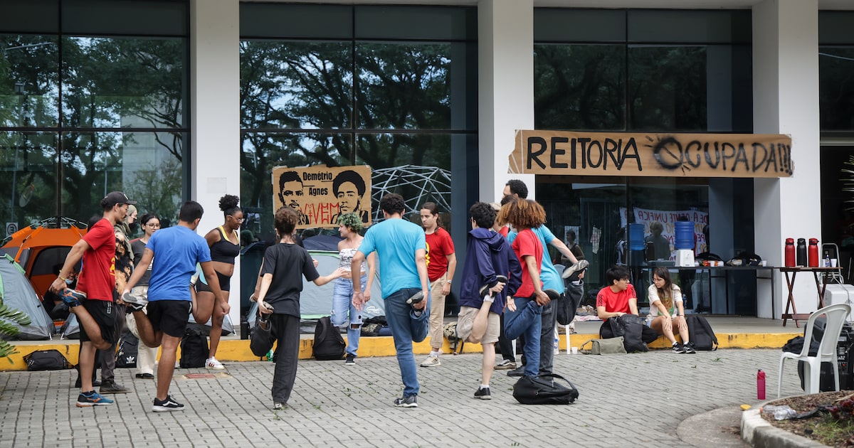 greve-na-usp-supera-50h-na-reitoria-e-estudantes-planejam-ate-dia-das-maes:-‘nao-vamos-ceder’