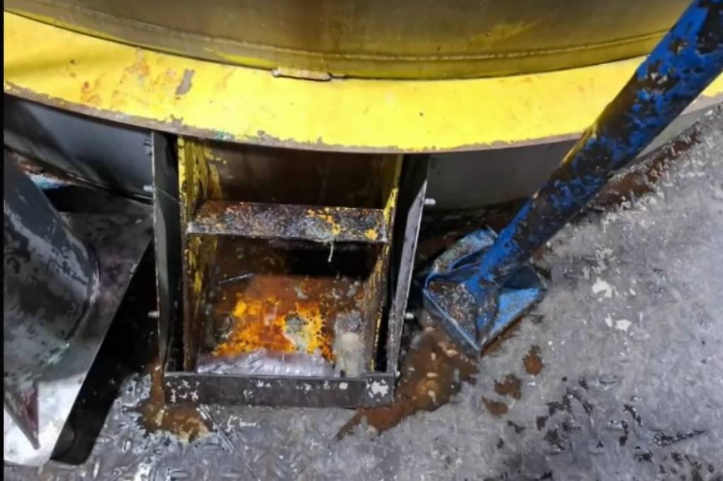 imagens-de-inspecao-sanitaria-na-fabrica-da-ype-mostram-marcas-de-corrosao