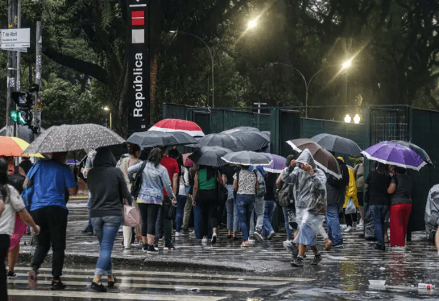 chuva-volta-a-ganhar-forca-no-sul-e-em-sao-paulo-nesta-sexta-feira-(22)