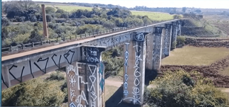 ponte-onde-jovem-morreu-esta-abandonada,-diz-vereadora