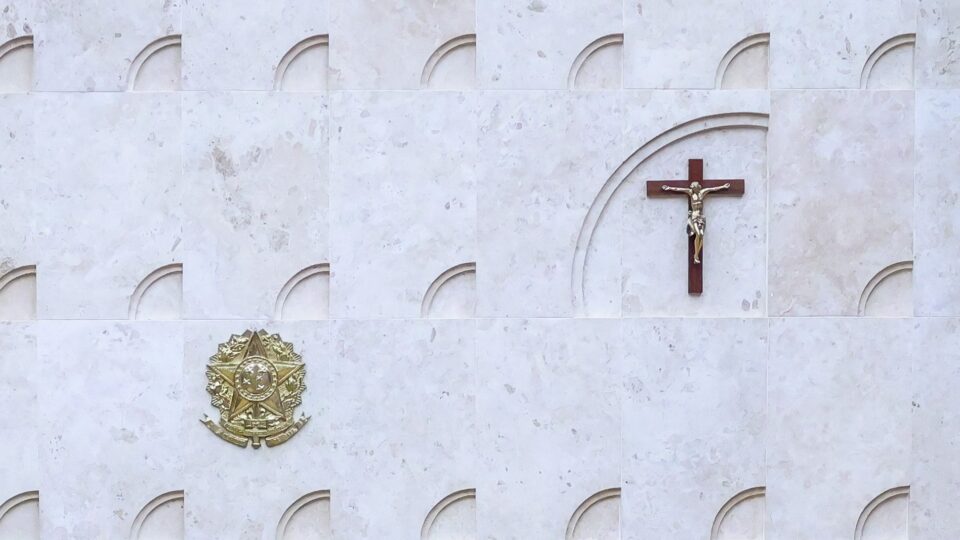a-constituicao-e-o-direito-de-falar-em-deus-nos-espacos-publicos