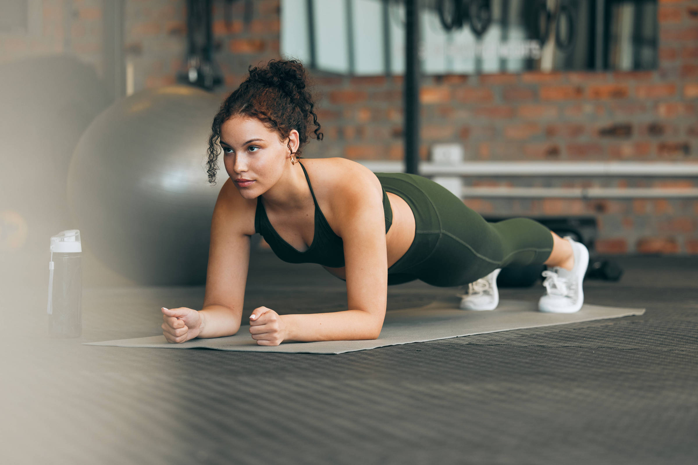 o-que-a-ciencia-diz-sobre-treino-de-calistenia,-que-usa-o-peso-do-proprio-corpo-como-resistencia