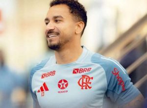 confiante,-danilo-busca-sequencia-apos-lesoes-e-ve-pressao-como-normal-no-flamengo