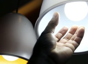 aneel-autoriza-renovacao-de-contratos-com-distribuidoras-inadimplentes