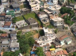 incendio-de-grandes-proporcoes-atinge-favela-de-palafitas-em-santos