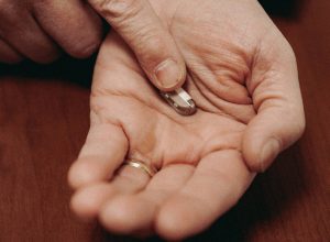 novo-implante-oferece-esperanca-para-aliviar-a-artrite-reumatoide