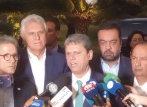 tarcisio-diz-que-poderes-tem-que-ceder-e-cita-anistia-como-solucao-apos-reuniao-de-governadores
