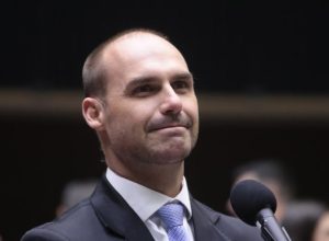 eduardo-comenta-novas-sancoes-a-autoridades-brasileiras:-‘cada-um-de-voces-do-regime-vai-cair’