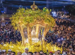 cirio:-em-belem,-o-manto-da-virgem-de-nazare-esta-quase-pronto