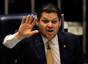 alcolumbre-assume-papel-de-‘algoz’-da-oposicao-e-surpreende-ate-aliados-de-lula