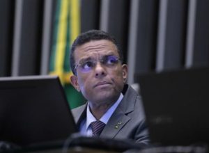 deputado-que-pediu-perdao-a-moraes-deve-continuar-a-ser-processado,-diz-pgr