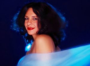 bastidores-da-vida-discreta-de-gal-costa-sao-descortinados-em-duas-biografias