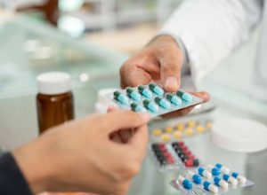 uma-em-cada-seis-infeccoes-no-mundo-e-resistente-a-antibioticos,-diz-oms