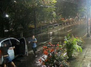 policiais-brigam-dentro-de-carro-e-um-deles-morre-apos-troca-de-tiros-no-rio-de-janeiro