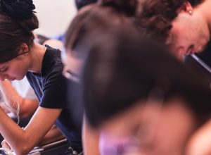 enem-2025:-o-que-faz-uma-redacao-perder-ponto-ou-ser-zerada?