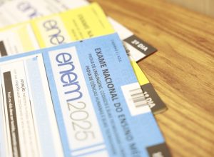 enem-2025:-uso-inedito-de-bloco-de-questoes-beneficia-alunos-e-deve-ser-mantido-em-outras-areas-do-conhecimento,-diz-inep