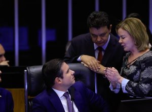 gleisi-diz-que-hugo-motta-prometeu-nova-versao-do-projeto-antifaccao-nesta-terca-feira