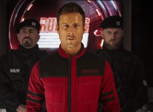 ‘o-sobrevivente’-traz-aventura-agitada,-porem-pouco-empolgante,-sobre-reality-show-mortal;-g1-ja-viu