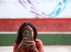 ter-um-smartphone-antes-dos-12-anos-pode-trazer-riscos-a-saude,-diz-estudo