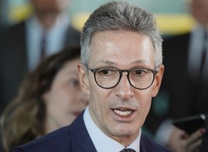zema-nega-que-sera-vice-de-flavio-bolsonaro:-‘sou-pre-candidato-e-irei-ate-o-final’