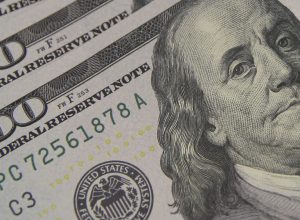 dolar-fecha-em-r$-5,28-com-preocupacoes-sobre-oriente-medio