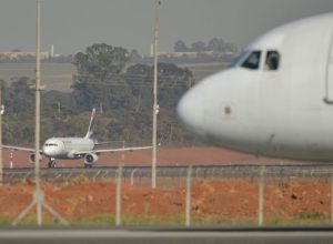 apos-ameaca-de-bomba,-voo-da-latam-de-brasilia-a-sao-paulo-e-adiado