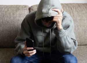 estupro-coletivo,-misoginia,-racismo:-eca-digital-vai-ajudar-a-formarmos-meninos-menos-violentos?