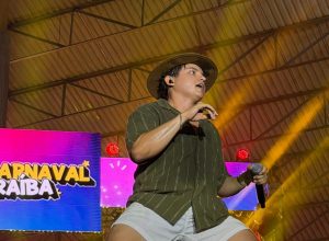 filho-do-piseiro-comemora-sucesso-apos-viralizar-com-‘boca-de-medio-grave’:-‘tenho-ate-onibus-agora’