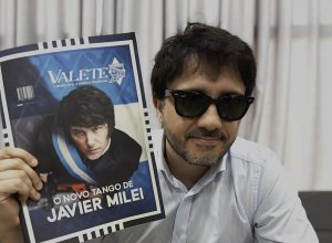 renan-santos-vira-‘milei-brasileiro’-para-disputar-a-direita-com-flavio,-a-quem-chama-de-‘judas’