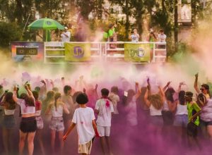 resorts-e-baladas-tematicas:-como-sao-as-viagens-de-formatura-para-adolescentes-de-14-anos