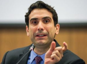 banco-central-apanha-tanto-ao-subir-quanto-ao-cortar-juros,-diz-galipolo