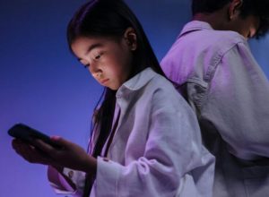 o-“design-viciante”-das-redes-sociais:-quando-menores-viram-alvo